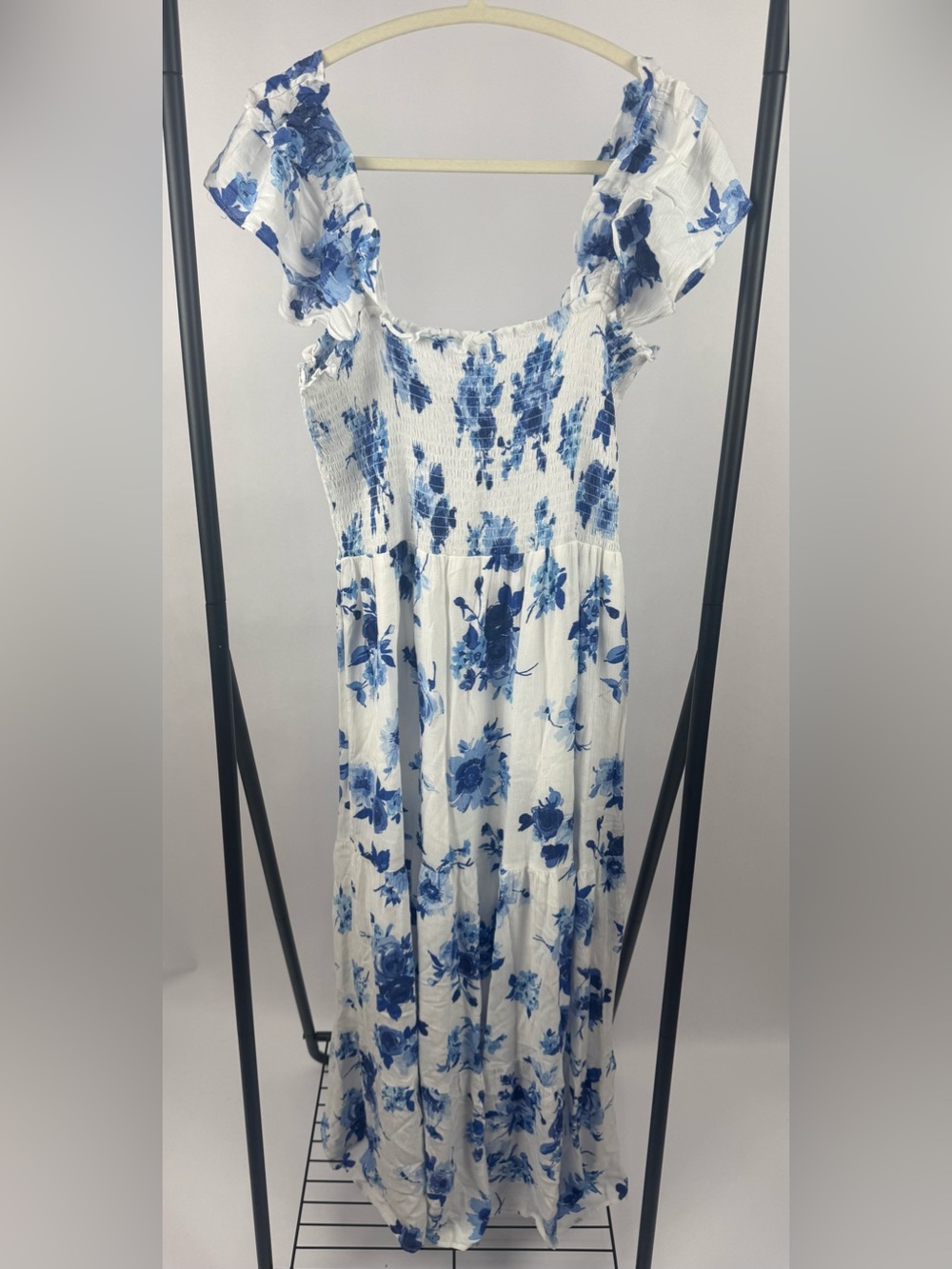 Olivia Grey Blue White Floral Smocked Maxi Dress Puff Sleeve NWT Size L - Picture 3 of 5